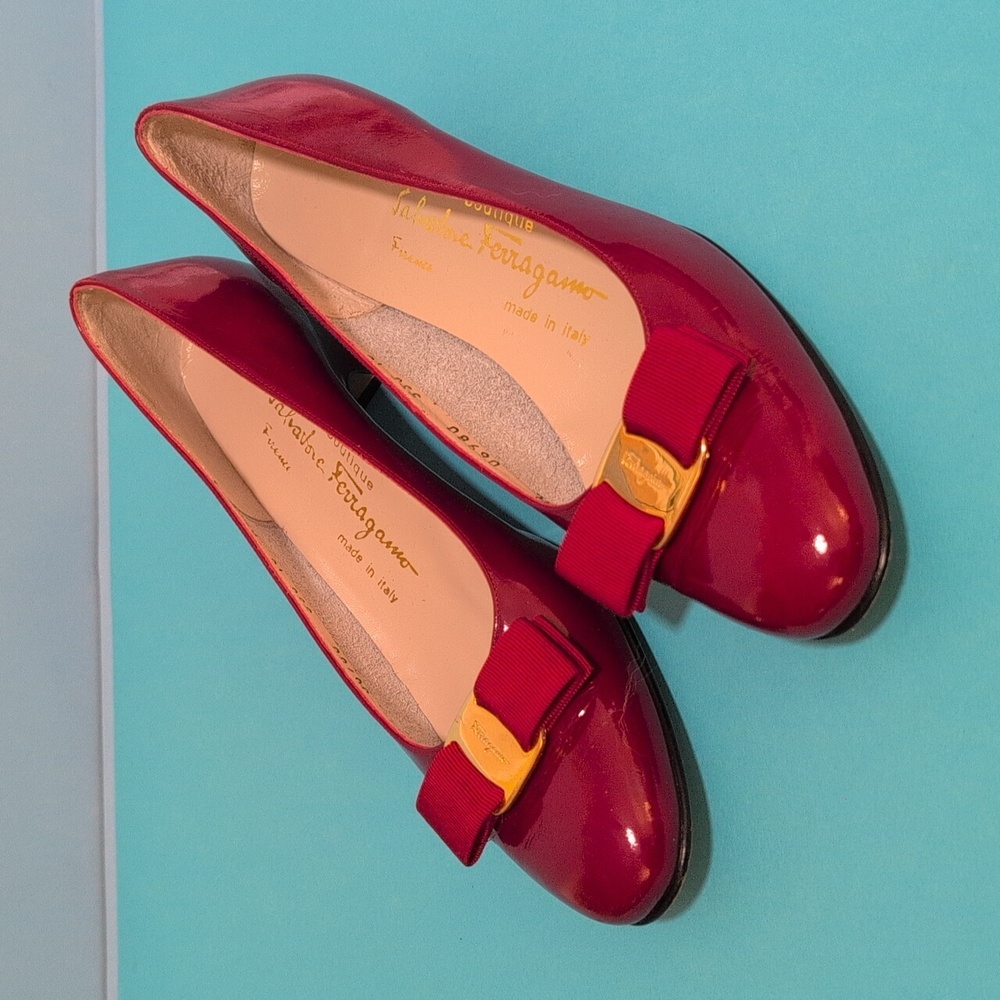 Salvatore Ferragamo, genuine leather, red, made in Italy, size 10 A3 narrow